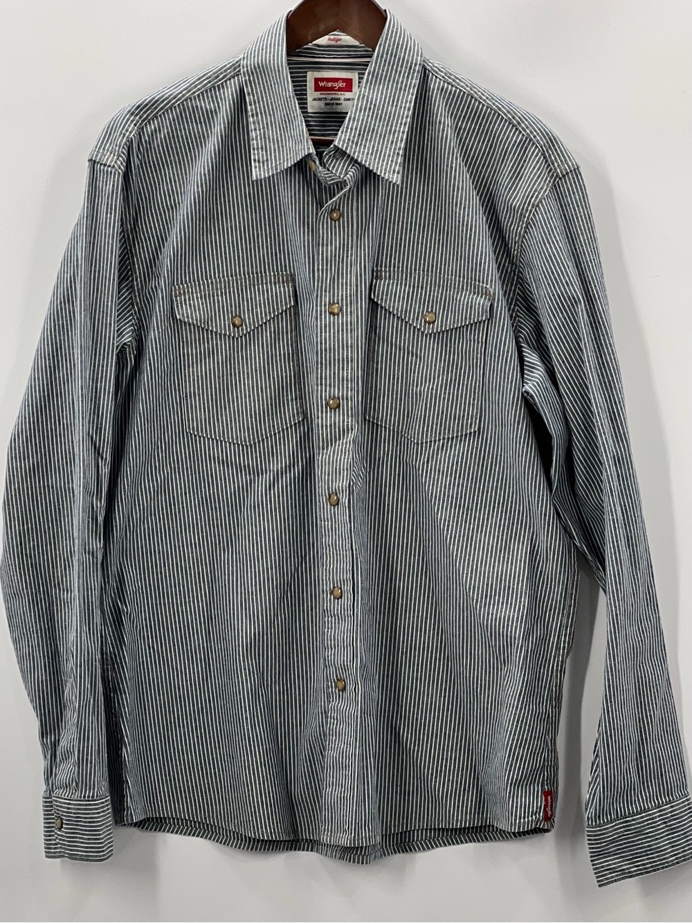 389 Wrangler Men's Large Black & White Stripe Snap-Down Shirt